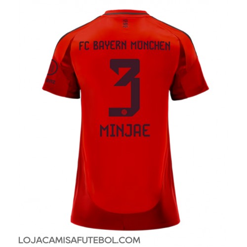 Camisa de Futebol Bayern Munich Kim Min-jae #3 Equipamento Principal Mulheres 2024-25 Manga Curta